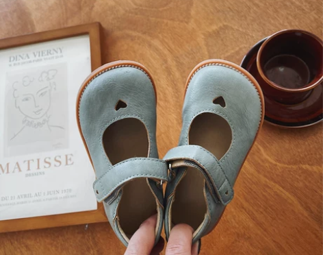 ?允儿妈家复古百搭小皮鞋 爱心镂空皮鞋 没...