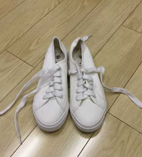 帆布鞋,全新,白色 没穿过!35码 个人闲...