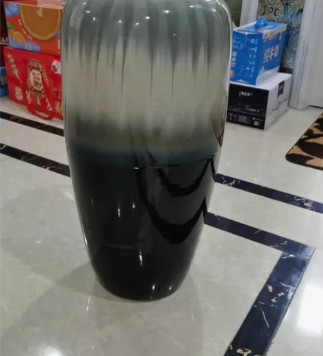 九成新的花瓶，成色很好，喜欢的可以联系哟 ...