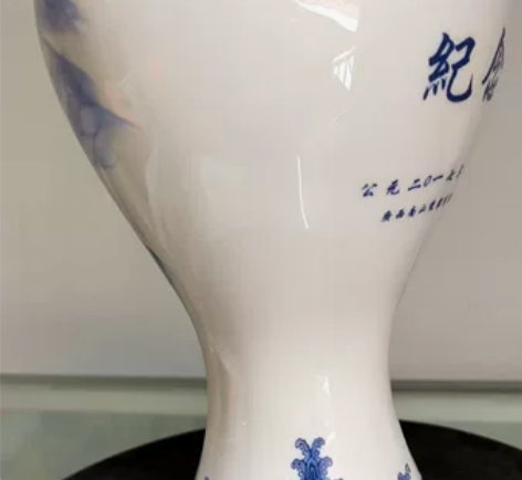 景德镇瓷，限量版，完美品，配有底坐。 感兴...