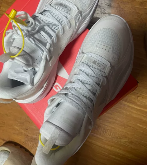 李宁全程10南极灰纯白配色仅左脚下地踩了几...