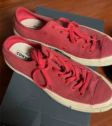 匡威红色板鞋 匡威低帮板鞋 后跟磨损 有褪...