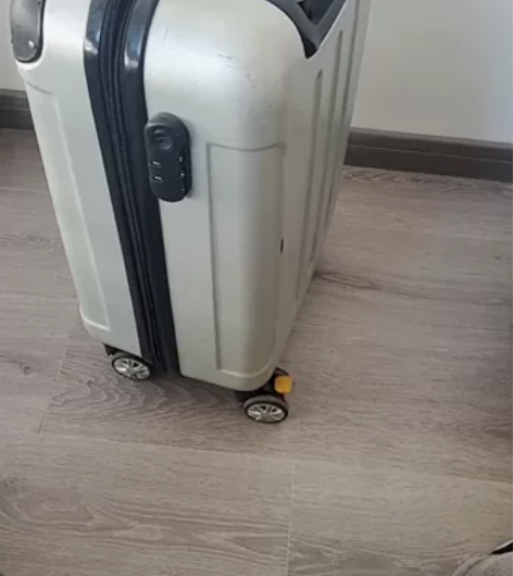 高品质拉杆箱，品质细节如图，就密码忘了，其...