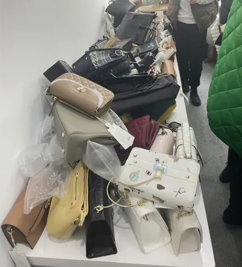 90分，瑞士军刀双肩包，行李箱，年底清仓，...