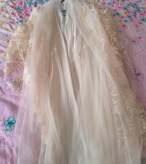 只试穿过一次，99新 感兴趣的话点“我想要...