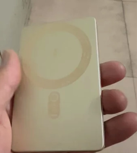 刚买不到一个月的钛原色合金款15W无线磁吸...