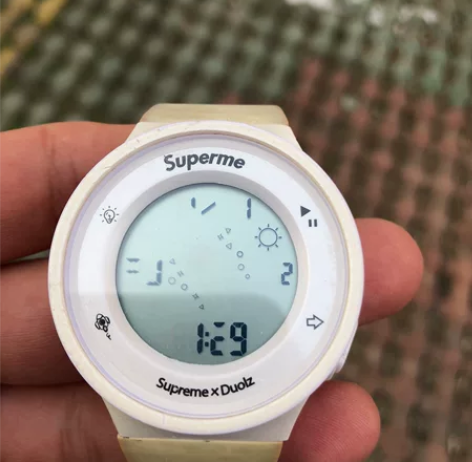 superme Duolz电子表 感兴趣的...