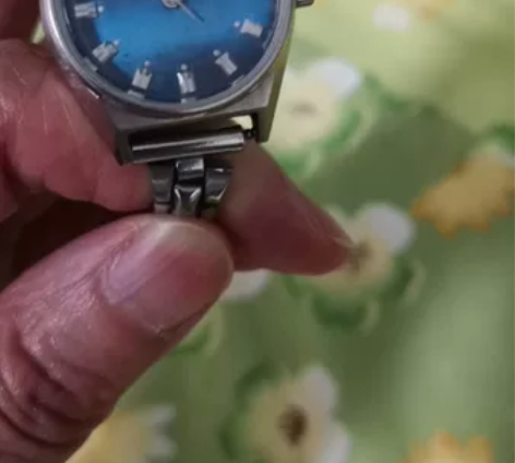 四十年前在供销社手表专柜买的日本西铁城机械...