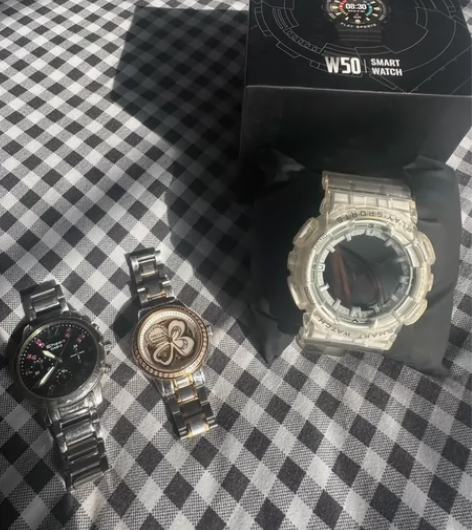 二手闲置手表，微瑕疵介意者请飘过。 电子的...