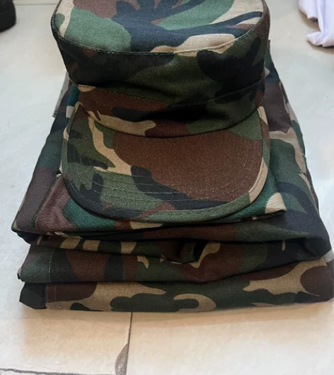 出二手军训服一套 已清洗过,非常干净 内含...