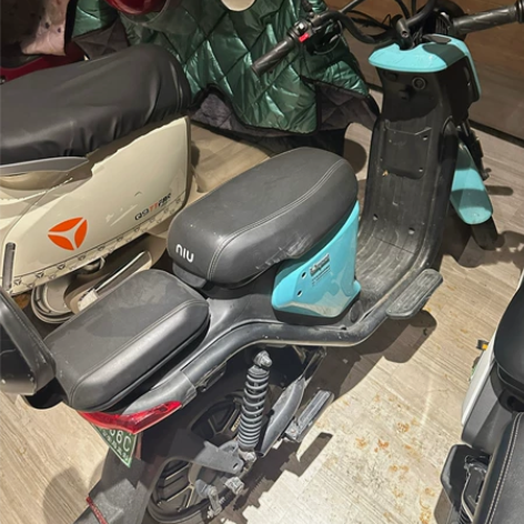 小牛 电瓶车 电池不行了 放在楼下被人家把...