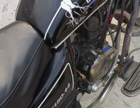 力帆150水冷太子摩托车！自己换的的恶魔眼...