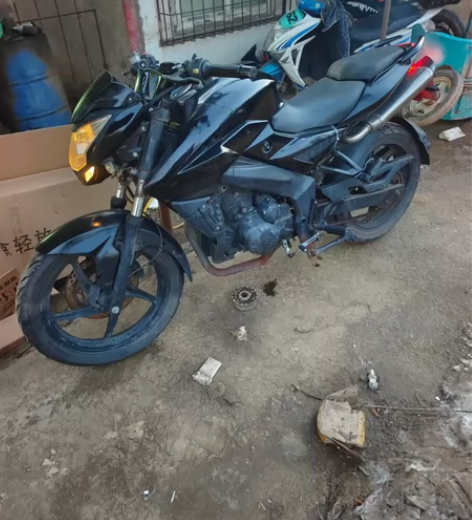 国产大黄蜂，宗申200平衡轴机器 四出排气...