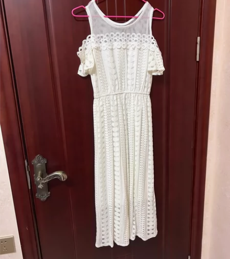 2023流行夏天裙子法式一字肩超仙漏露肩显...