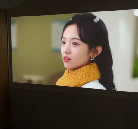 转卖原价2599元投影仪二手家用欢乐投超高...