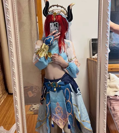 借三分  衣服不是名家   原神角色妮露c...