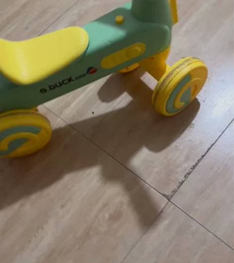 儿童平衡车这个月买的，买来宝宝玩几次就不玩...