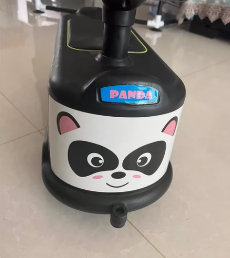 儿童小型扭扭车万向轮,适合一到三岁,八成新...