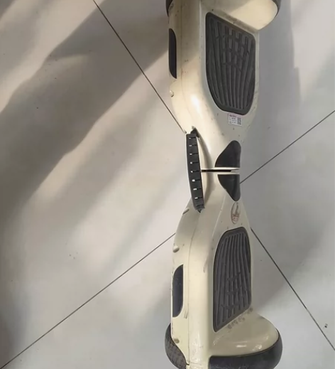 凤凰牌平衡车6成新 带充电线 有蓝牙 不包...