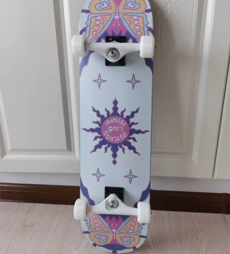 急出原价3OO多的初学者滑板男女学生入门级...