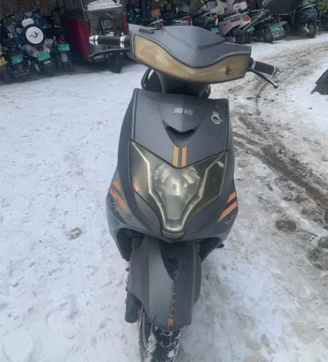 雅迪电动车60伏20安大电池，能跑30公里...