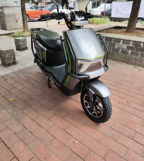 能跑100公里，速度65，送外卖嗷嗷的，库...