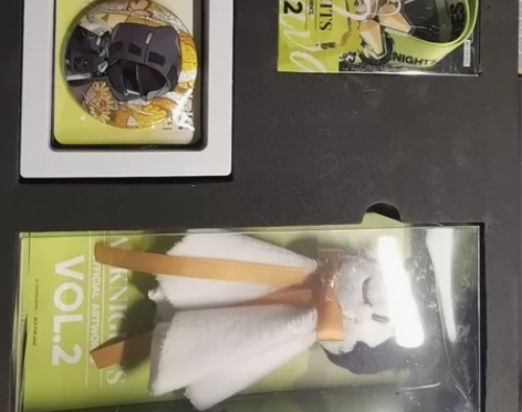 明日方舟设定集2附带的三个周边，用不到，出...