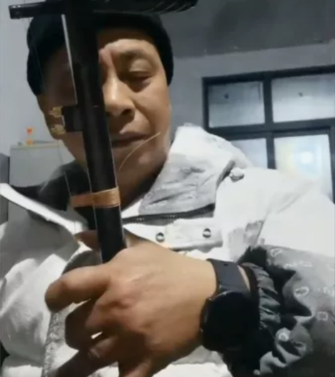 精选黑檀木二胡音色浑厚明亮高音清晰做工精细...