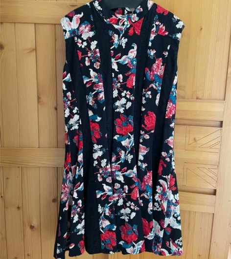 女士连衣裙 全新，黑色蕾丝拼古风风格。春秋...