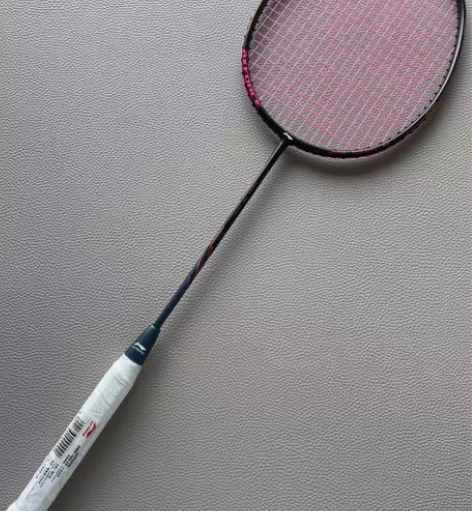 转让全新原价1000多的李宁雷霆80羽毛球...