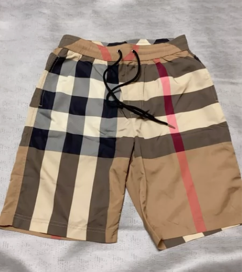 全新Burberry经典格子短裤，毫无瑕疵...
