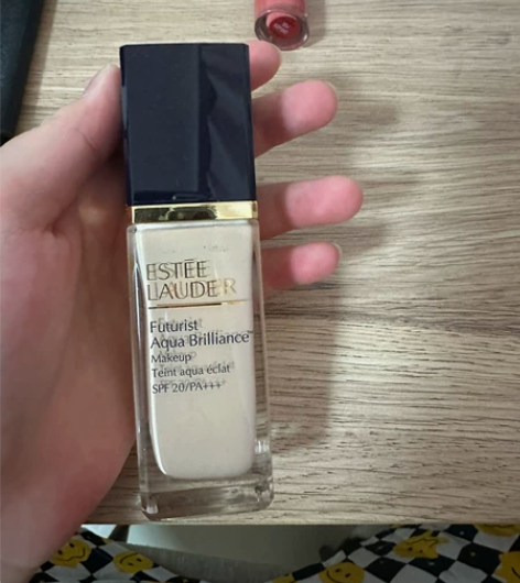 雅诗兰黛沁水粉底液  送一个刷子 专柜购入...