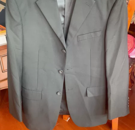 纯黑，男士西服，178，150斤左右穿。 ...