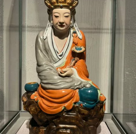 出两张景德镇中国陶瓷博物馆 2月18号下午...