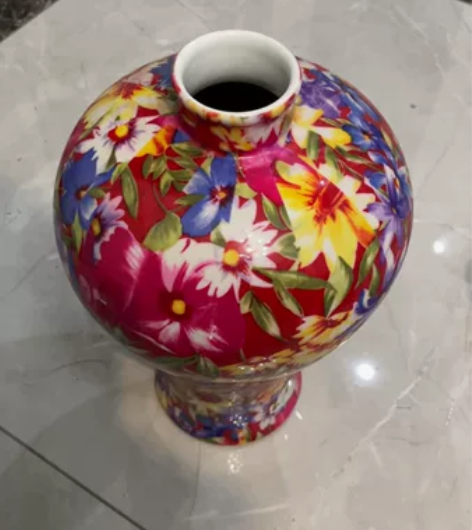 全新景德镇细口花瓶，拿回去插花非常漂亮。很...