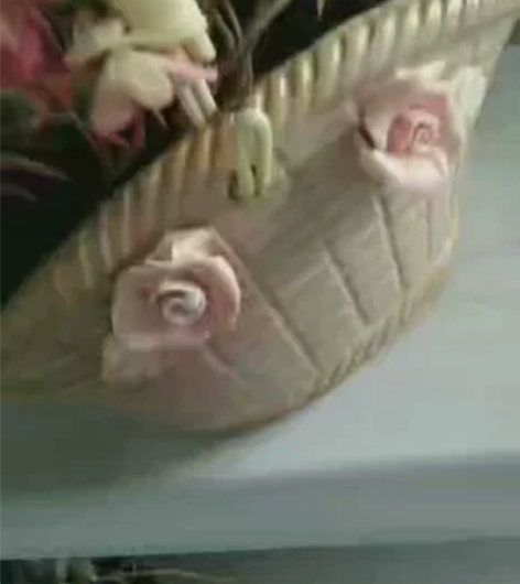 新品花篮盆盆，佳木斯市内送货。 感兴趣的话...