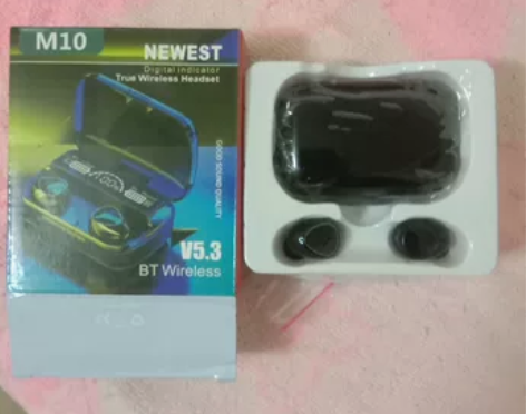 出图中的产品是一加品牌的真无线蓝牙耳机，型...