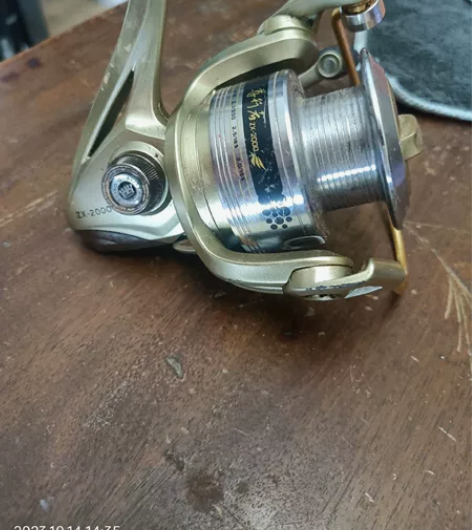 海明威鱼轮2000型两个鱼轮一起出了 ,便...