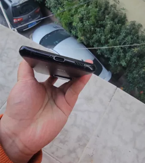 三星s21u，国行版12+256单机，屏幕...