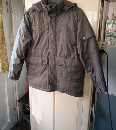 转让男式羽绒服衣长80，袖长62，胸围60...