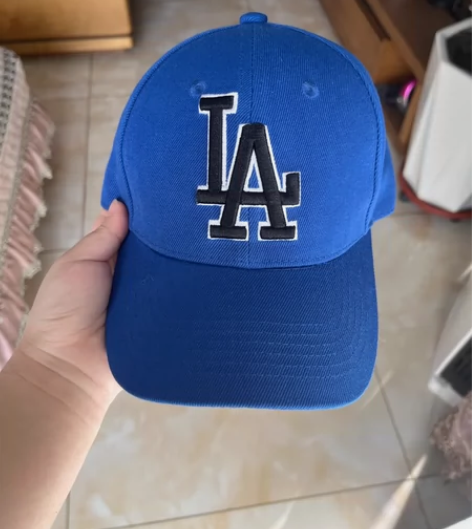 棒球帽男女同款两个包邮，两个35，几乎全新...