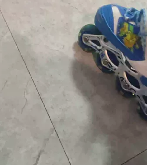 闲置儿童单排溜冰鞋旱冰鞋，原价一百多一套，...