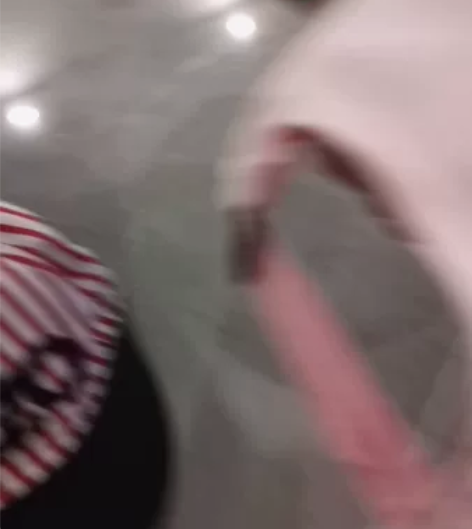 两顶春夏休闲少女遮阳帽，KENZO红白条纹...