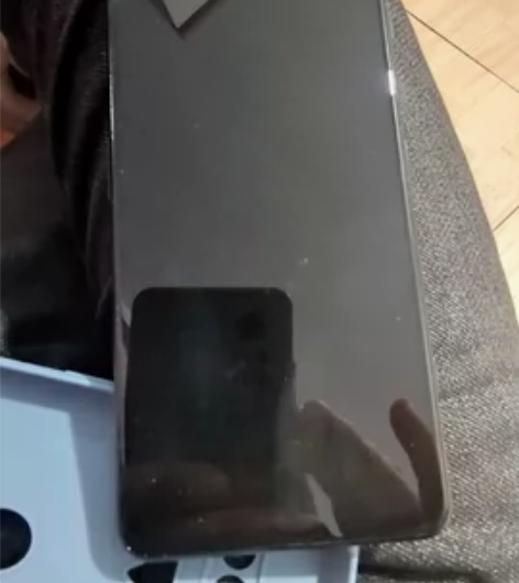 黑鲨4S 12+256,屏幕完美,边框有磕...