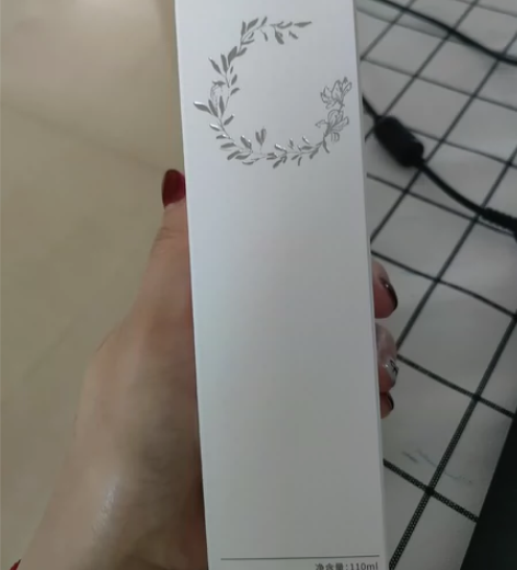 出一瓶唐色的精粹水 感兴趣的话点“我想要”...