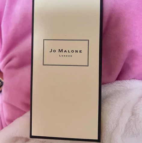 香水全新，保证正品，柜台购买的 感兴趣的话...