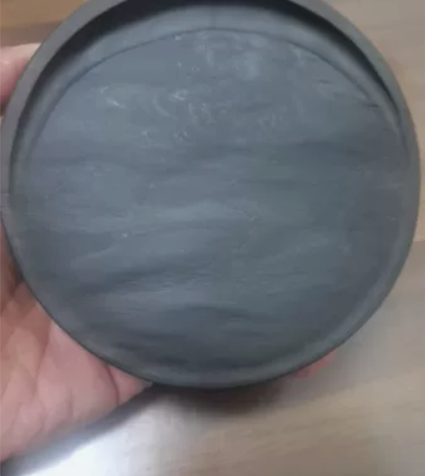 歙砚老坑,水厥坑眉纹偃月砚 石质细腻,眉纹...