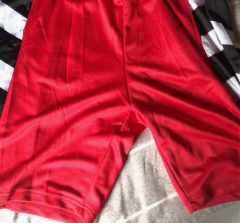 全新未穿 太大了 穿不下 感兴趣的话点“我...