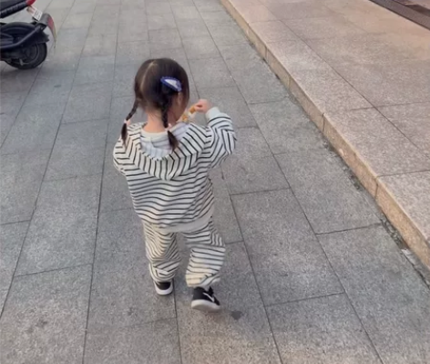 #萌宝穿搭分享 一双儿童耐克鞋，三百多购入...