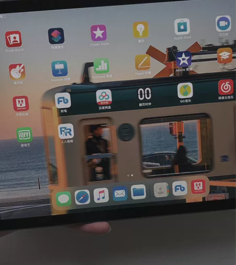 2019年iPad 7代 128G插卡版。...